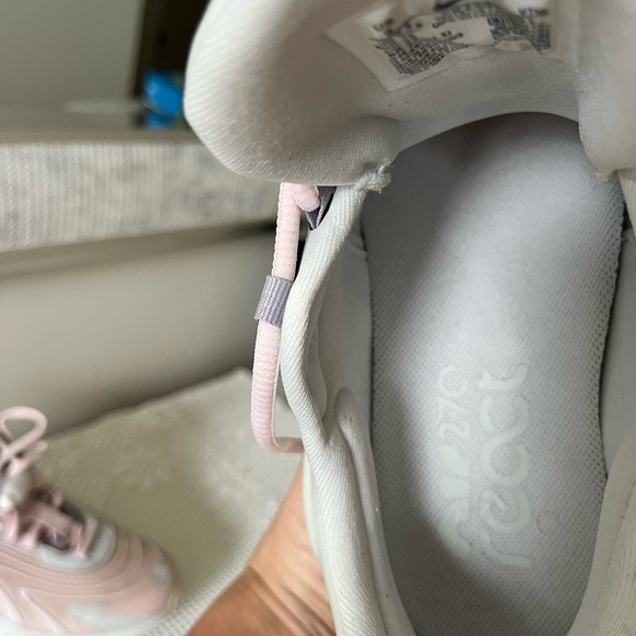 Nike Air Max 270 React . Pink White Grey Women’s Shoes - Picture 5 of 8
